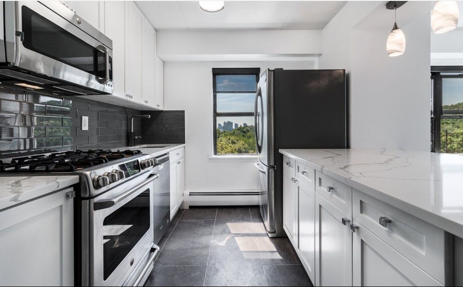Building Photo - 300 W 110th St