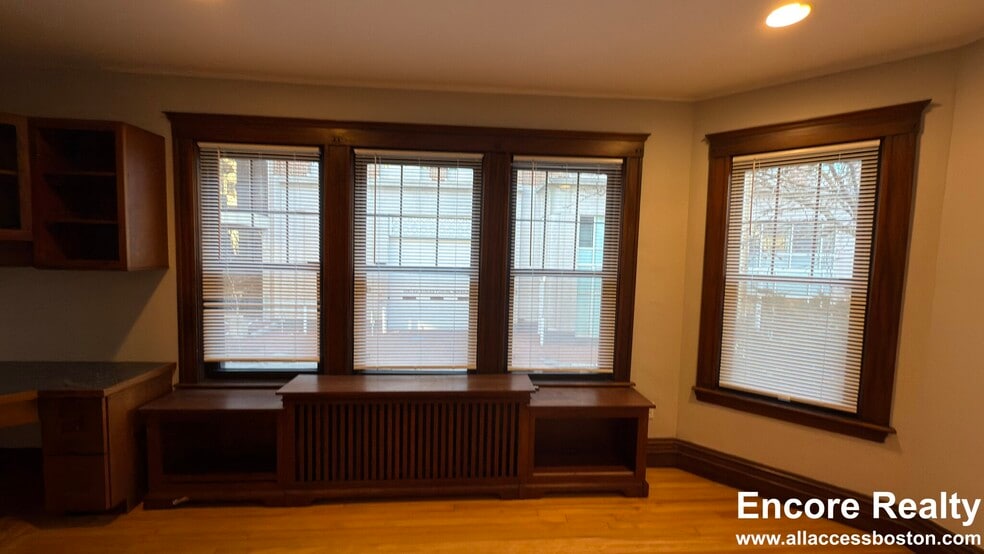 Building Photo - 13 Story St