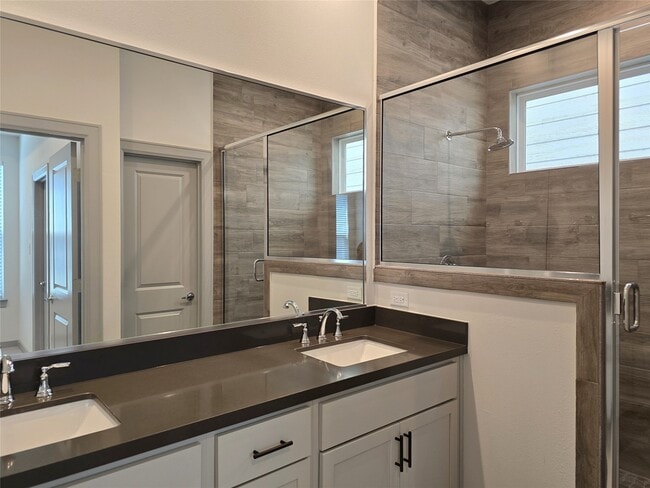 Building Photo - 611 Emile St