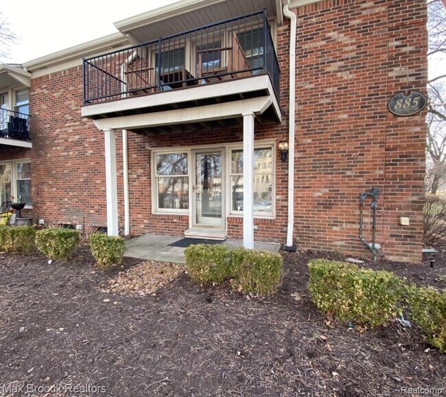 Building Photo - 885 N Old Woodward Ave