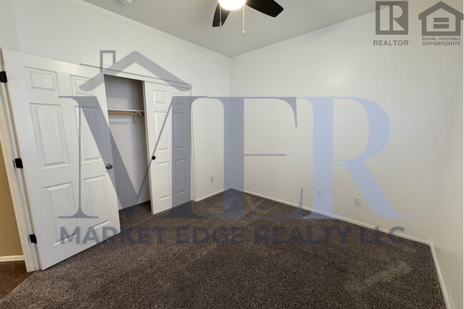 Building Photo - 3Bed/2Bath House in Buckeye! Ready for Immediate Move-In! -- FENCED-IN YARD!