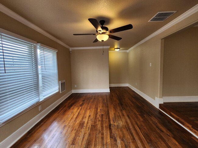 Building Photo - 4/2.5 House With Extra Room Or Office Spac...