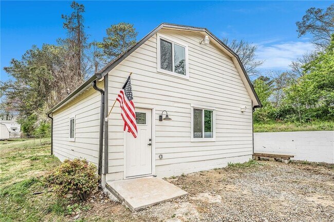 Building Photo - 218 Trickum Hills Ln
