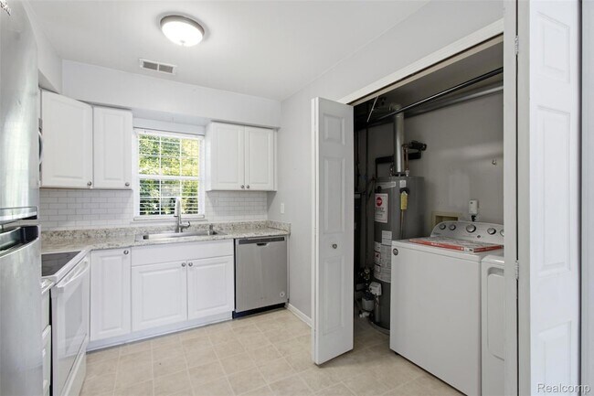 Building Photo - 25736 Lira Ln