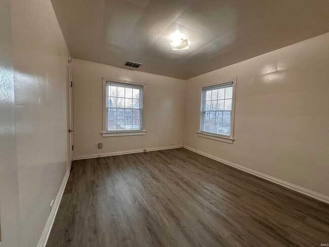 Building Photo - 909 Lincoln Ave