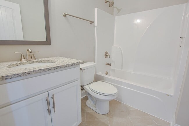 Building Photo - Fantastic Four Bedroom with Bonus!