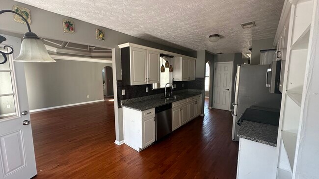 Building Photo - 212 Towler Dr