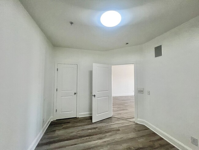 Building Photo - Mayfaire Townview 3rd floor 2BR unit with ...