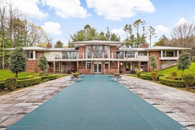 Primary Photo - 461 Muttontown Eastwoods Rd
