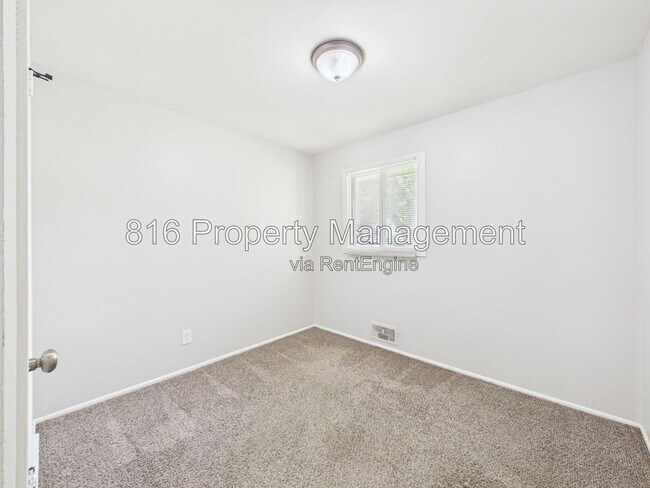 Building Photo - 8511 Crystal Ave