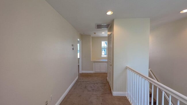 Building Photo - 37 Hinterland Way