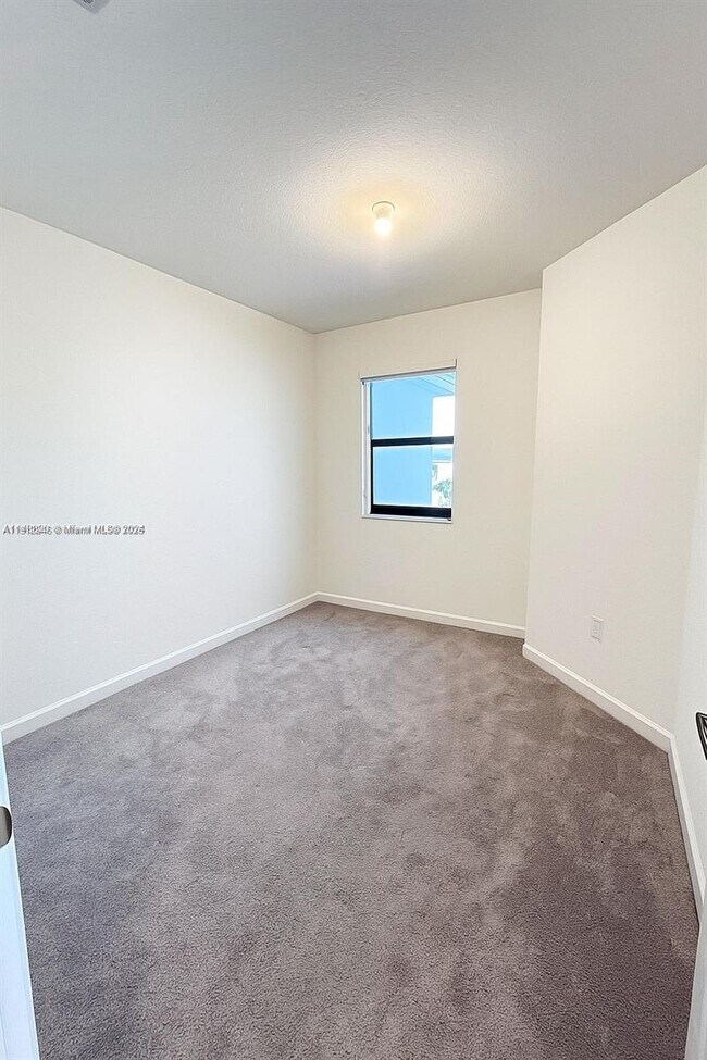 Building Photo - 25282 SW 108th Ave