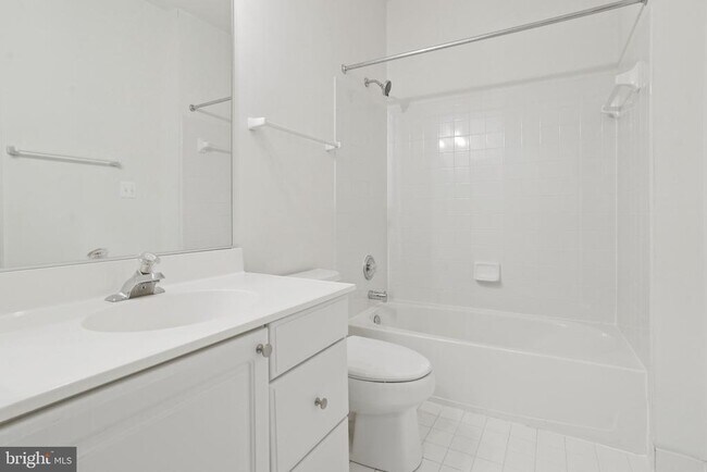 Building Photo - 338 Colony Point Pl