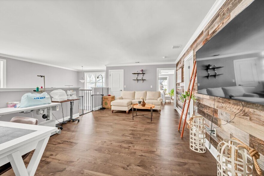 Building Photo - 8 Highridge Rd