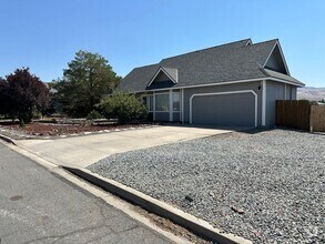 Building Photo - Located in the heart of Spanish Springs