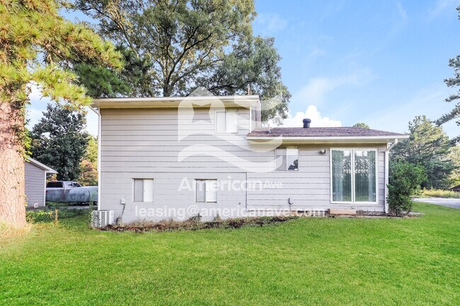 Building Photo - 229 W Canterbury Dr