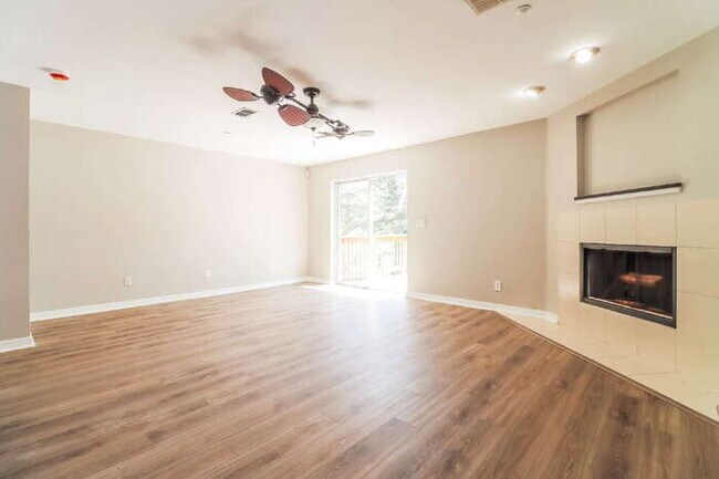 Building Photo - Tropical Dunedin Rental