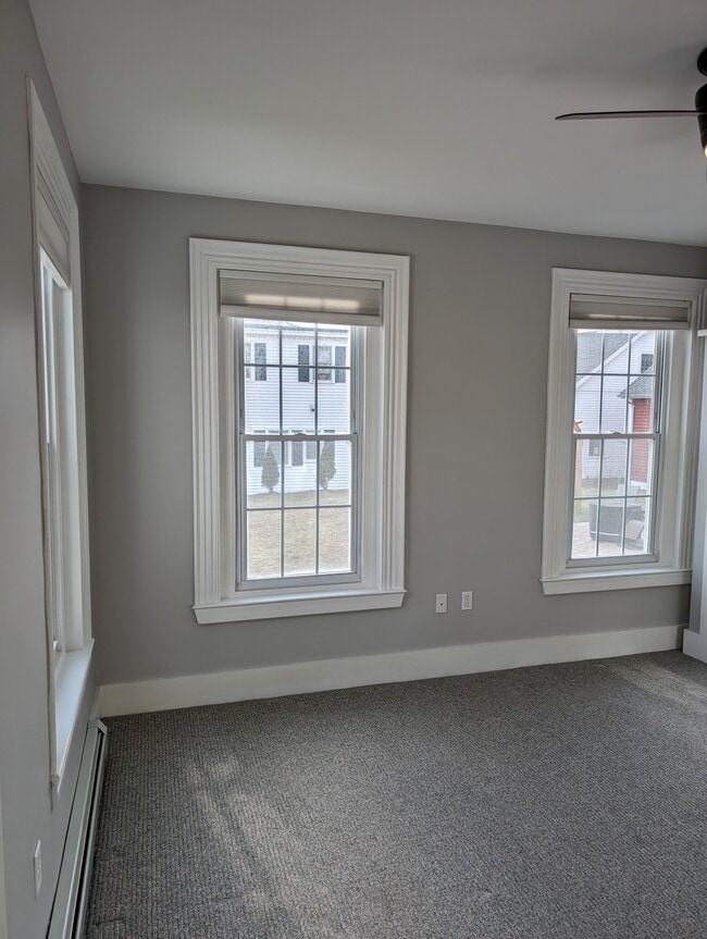 Building Photo - 264 Elm St