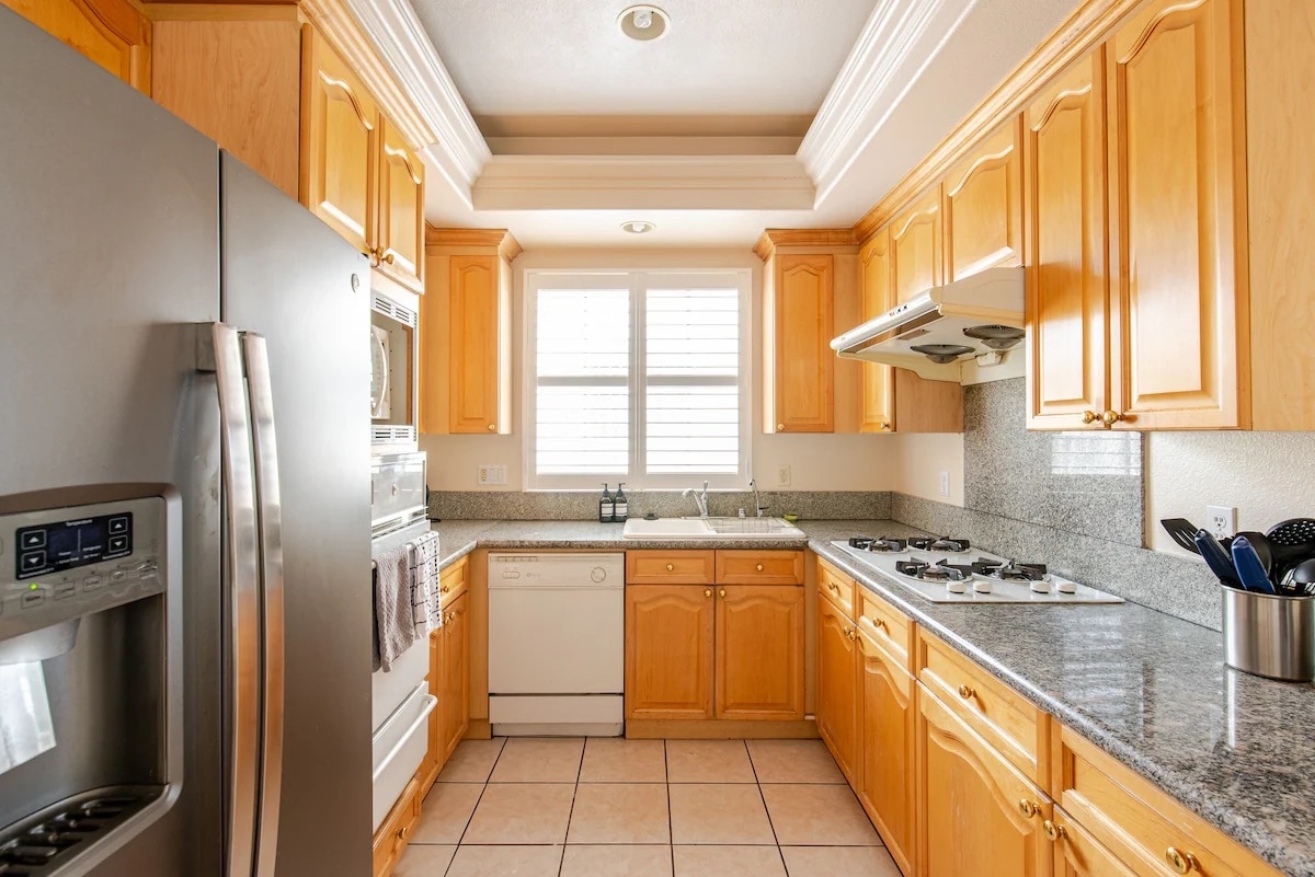 Kitchen - 199 N Lincoln Ave