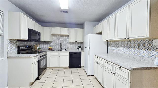 Building Photo - 5563 Richardson St