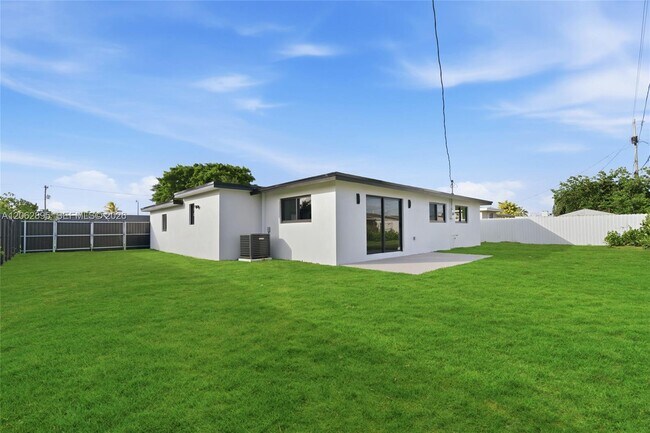Building Photo - 9660 Dominican Dr