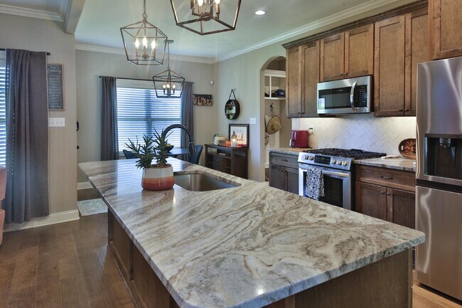 Building Photo - Luxurious 5 bedroom home in Atoka has it all!