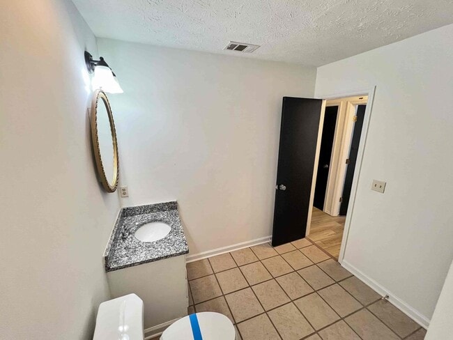 Building Photo - Fantastic 3 BR/ 2.5 BA Home in Kennesaw!