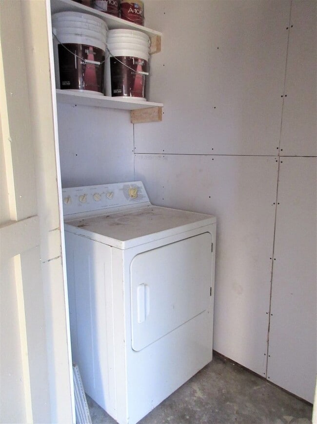 Building Photo - Adorable 2-bedroom/1-bath Duplex in Rosedale