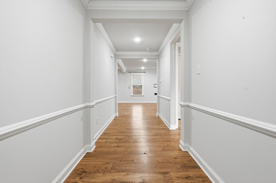 Building Photo - 829 Summit Crest Ct
