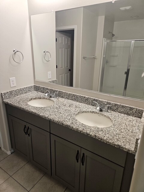 Building Photo - 646 W Calle Espadero