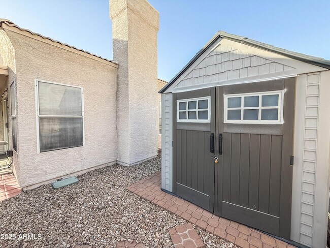 Building Photo - 5057 E Delta Ave