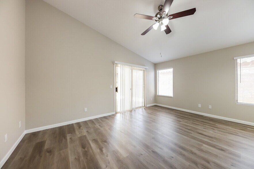 Building Photo - 7418 W Lone Cactus Dr