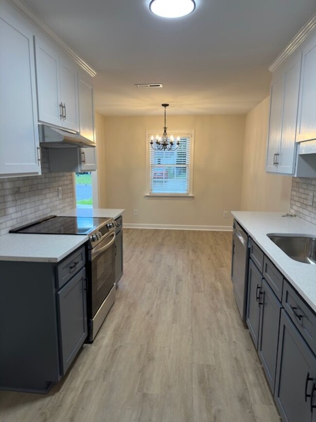 Building Photo - 1357 Northridge Dr