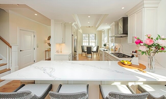 Building Photo - 23 Clubview Dr