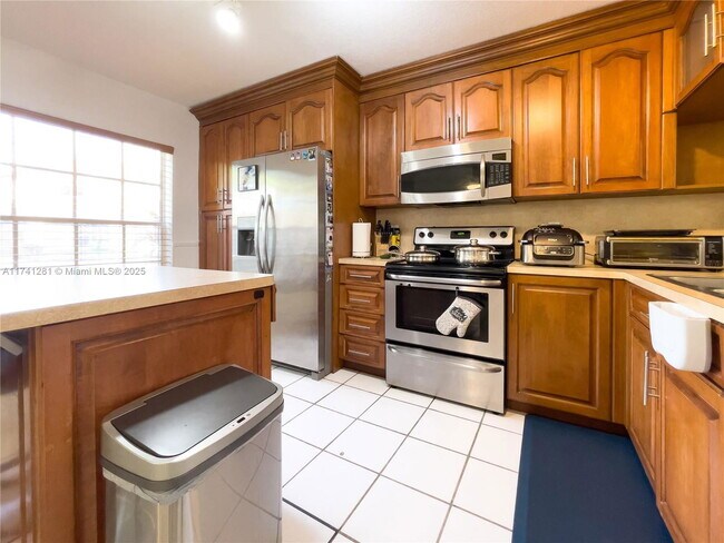 Building Photo - 931 Opal Terrace