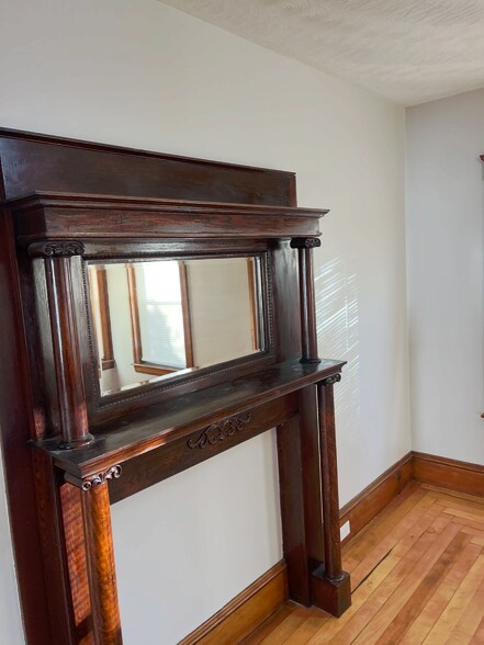 Building Photo - 77 Sterling St