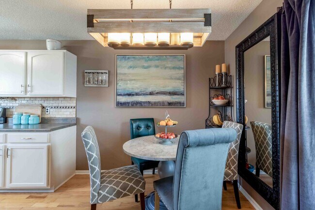 Building Photo - 3 bedroom Dog Friendly Home For Rent with Swimming Pool!