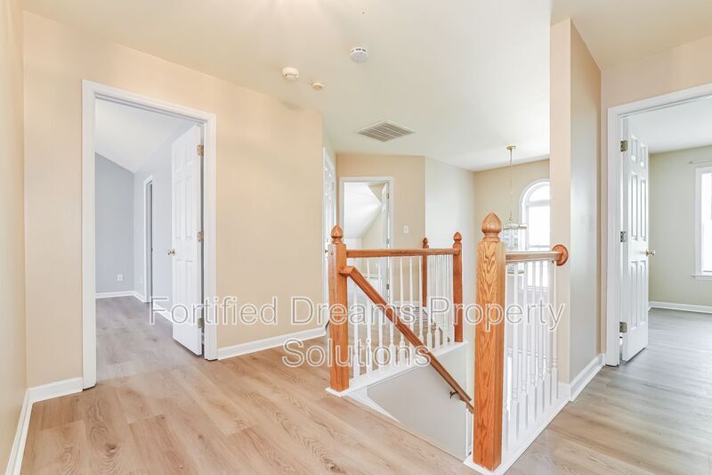 Building Photo - 8 Millpath Ln