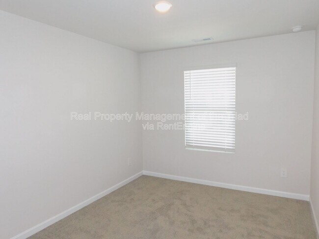 Building Photo - 221 Still Pasture Ln