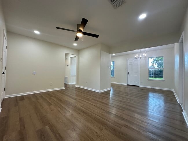 Building Photo - 1517 Bonham Dr