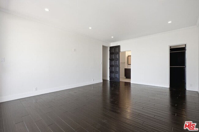 Building Photo - 8908 Appian Way
