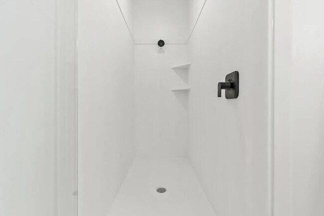 Building Photo - 1061 W Albertine Ln