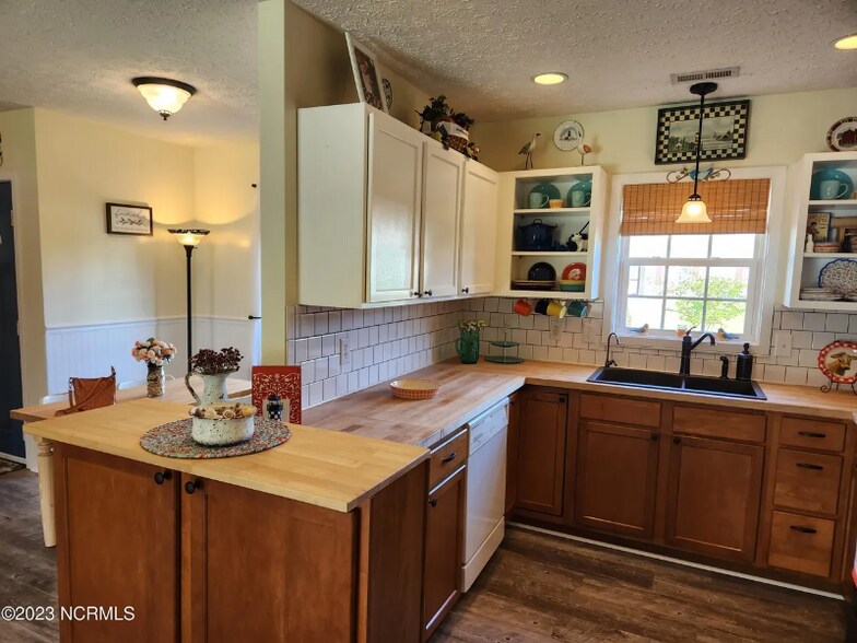 Building Photo - 105 Huntmaster Ct