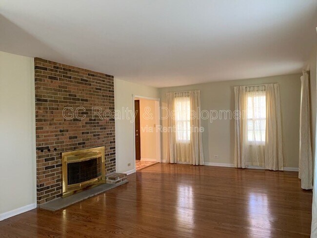 Building Photo - 87 W Surrey Ln