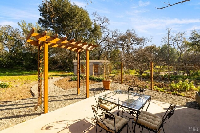 Building Photo - 291 W Thomson Ave