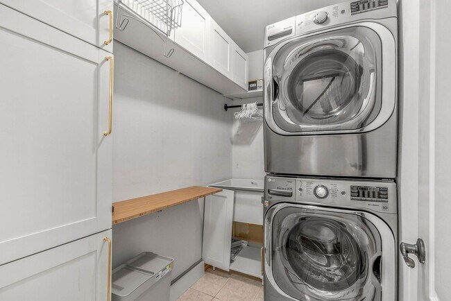 Building Photo - 1922 Montrose St