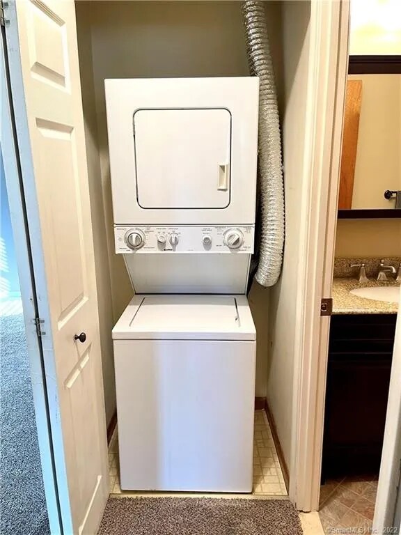 Building Photo - 1611 Twin Circle Dr