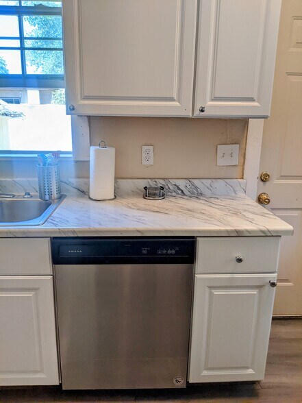 dishwasher - 60 Foss St