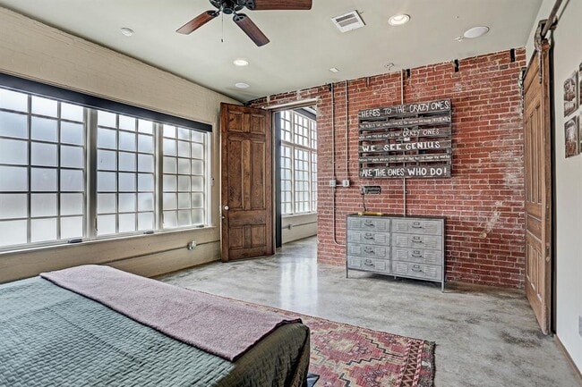 Building Photo - 808 Coronado St