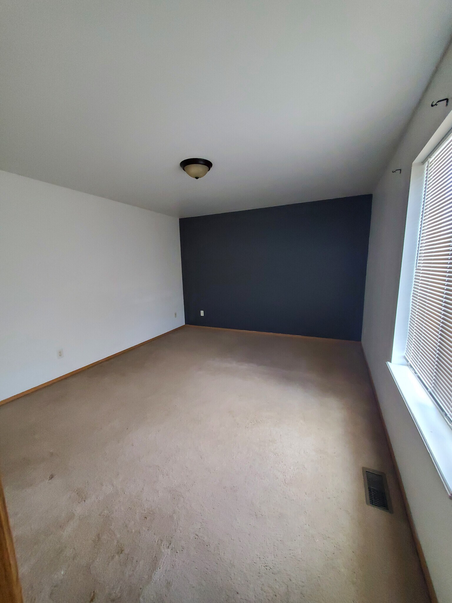 Master is a large room - 505 W Shore Dr